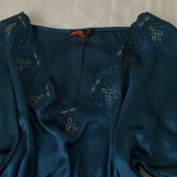 Beautiful embroidered blue tunic blouse - Picture 2 of 10